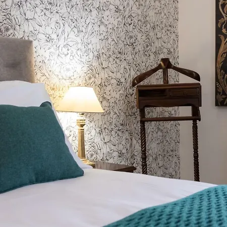 Отель Galleria 4*