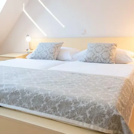 Отель Galleria 4*