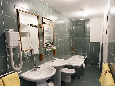 Hotel Galleria 4*
